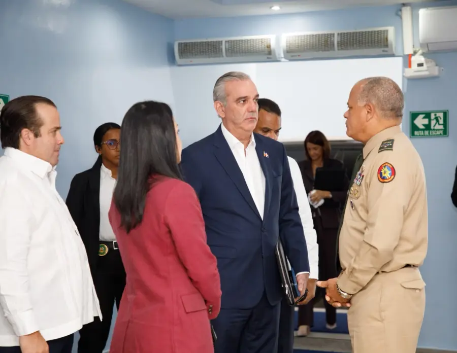 Luis-Abinader-en-reunion-para-evaluar-lan-de-seguridad-ciudadana.-Fuente-externa-900x696